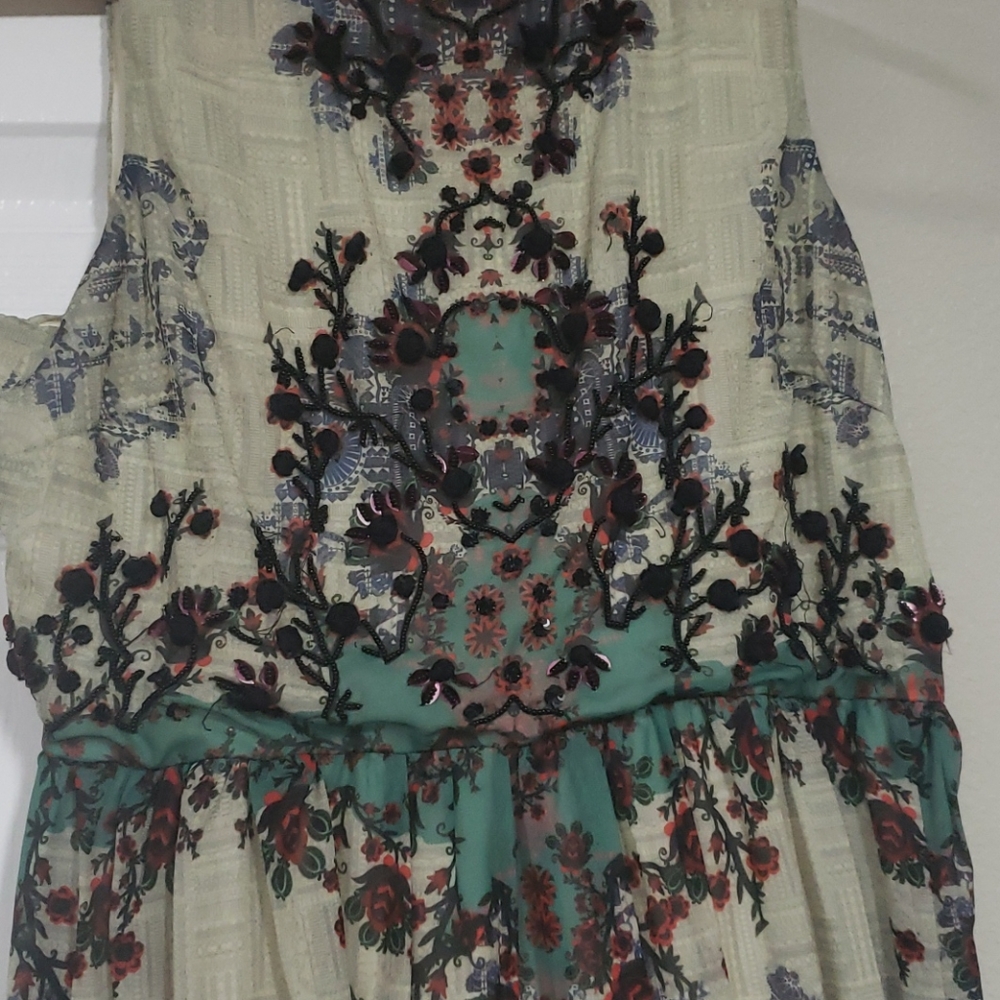 Dress - Picture 2 of 8
